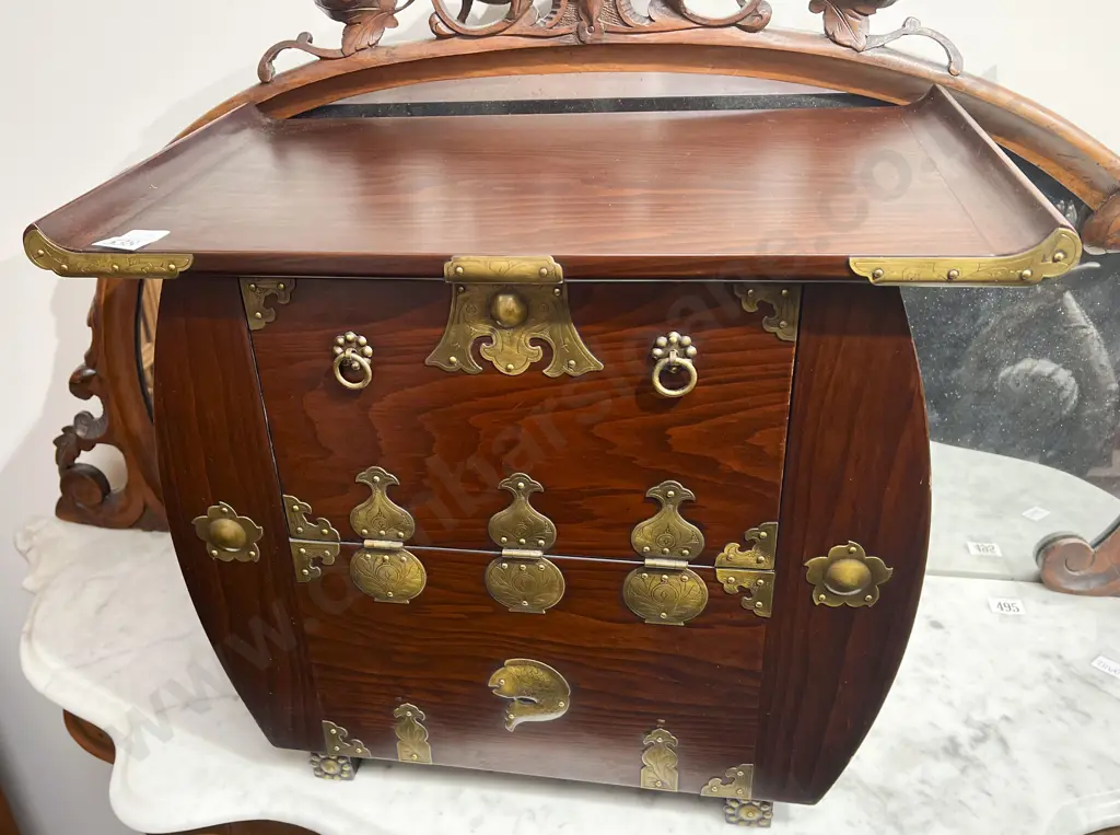 Small Chinese Side Table Image 1++