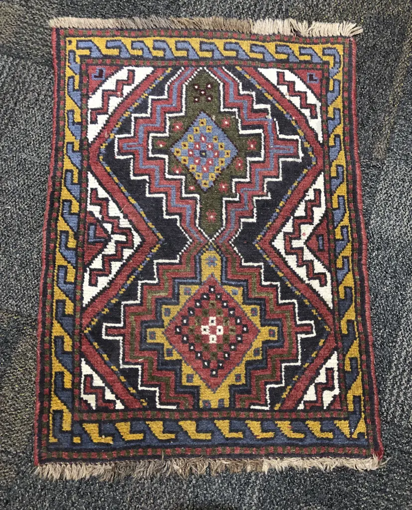 Small Persian Woollen Mat Image 1++