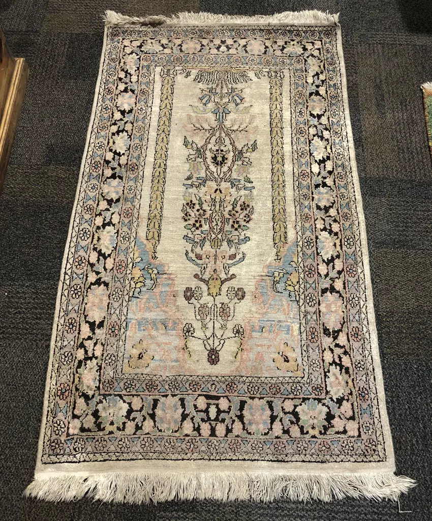 Small Persian Rug Image 1++
