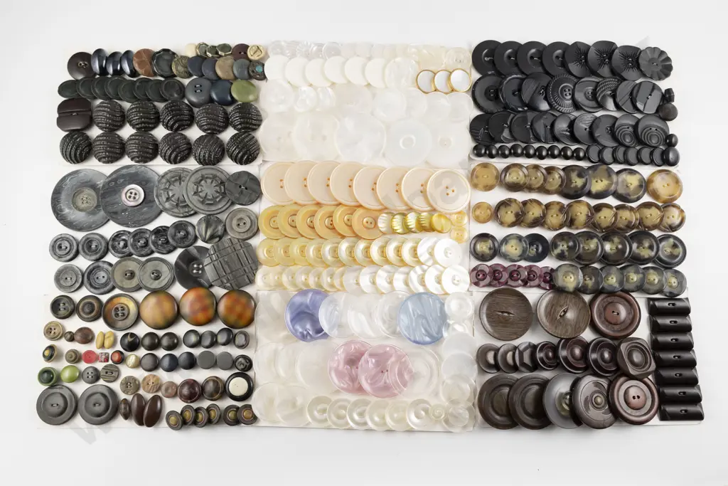 Collection Vintage Buttons incl Coat Image 1++
