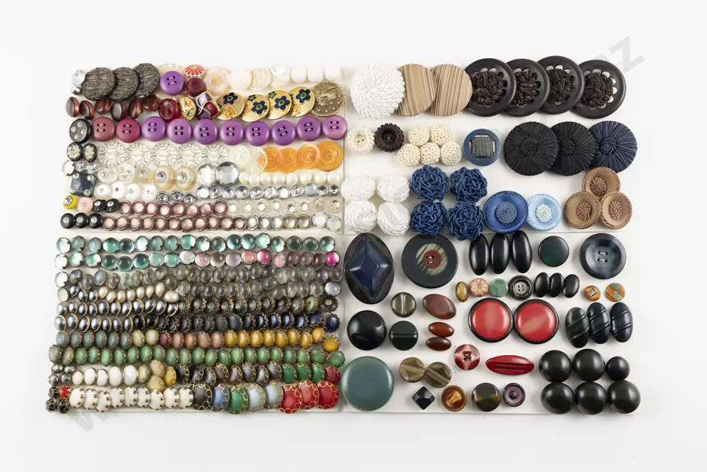 Collection Assorted Vintage Buttons Image 1++