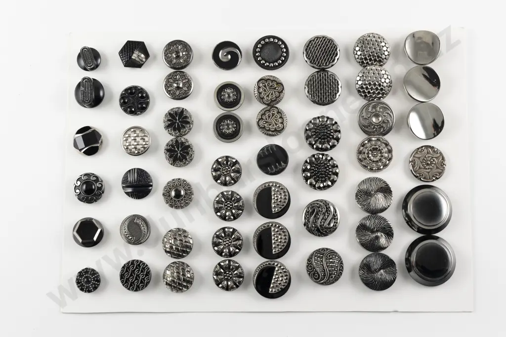Collection Victorian Glass Buttons Image 1++