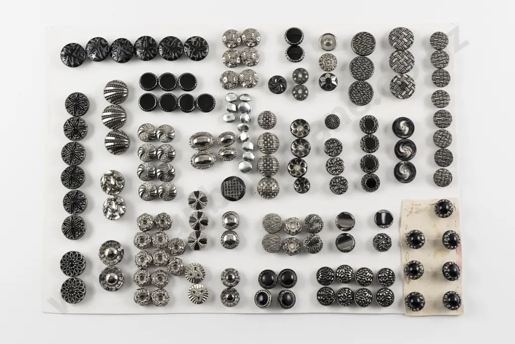 Collection Victorian Glass Buttons Image 1++