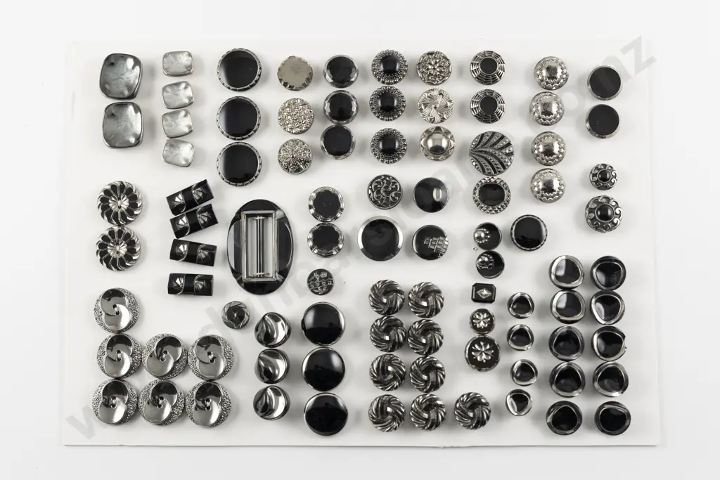 Collection Victorian Glass Buttons Image 1++