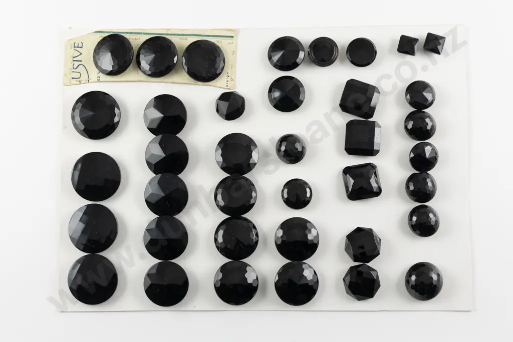 Collection Victorian Glass Buttons Image 1++