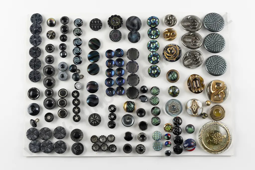 Collection Victorian Glass Buttons Image 1++