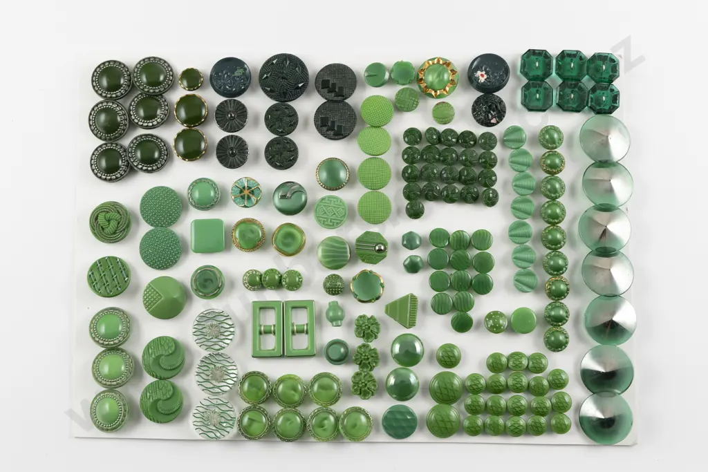 Collection Victorian & Art Deco Green Glass Buttons Image 1++