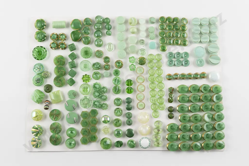 Collection Victorian & Art Deco Green Glass Buttons Image 1++