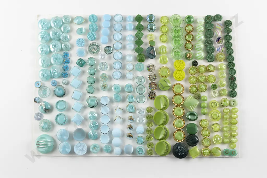 Collection Victorian & Art Deco Blue & Green Glass Buttons Image 1++