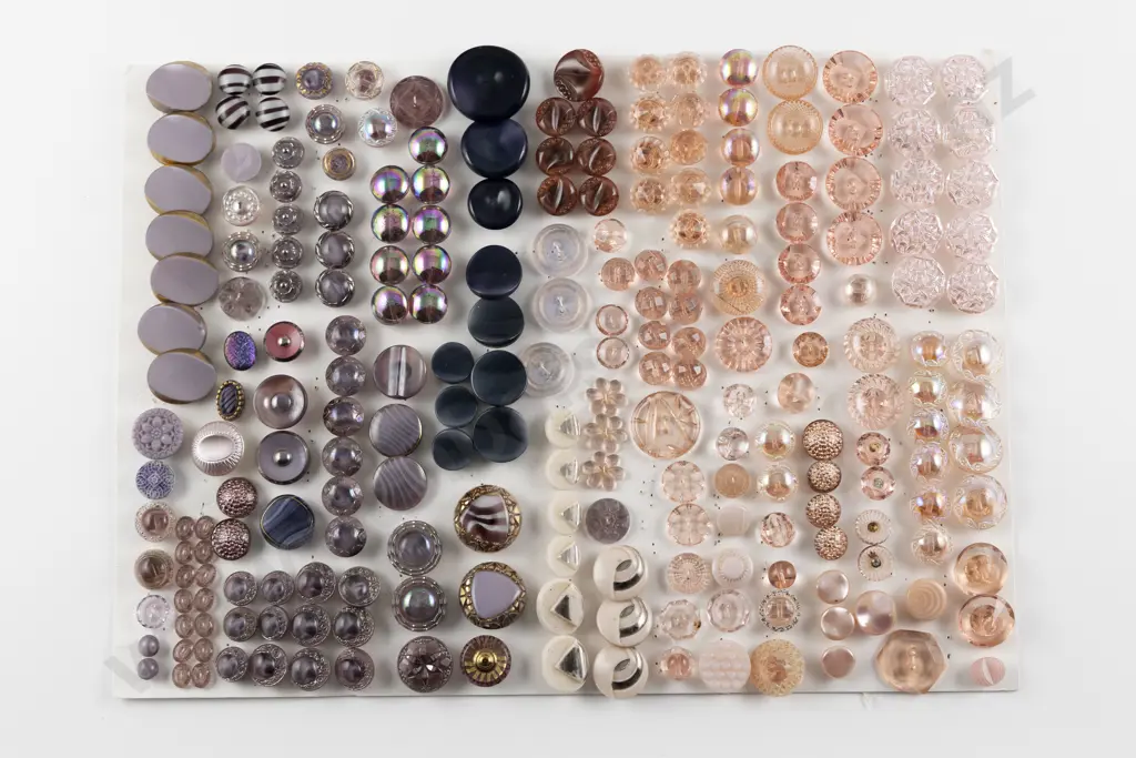 Collection Victorian & Art Deco Pink & Mauve Glass Buttons Image 1++