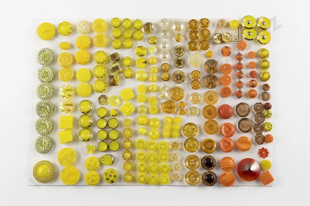 Collection Victorian & Art Deco Yellow Glass Buttons Image 1++