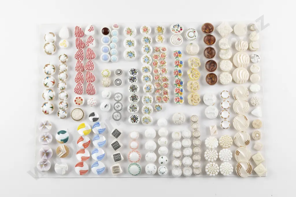 Collection Victorian & Art Deco White & Polychrome Glass Buttons Image 1++