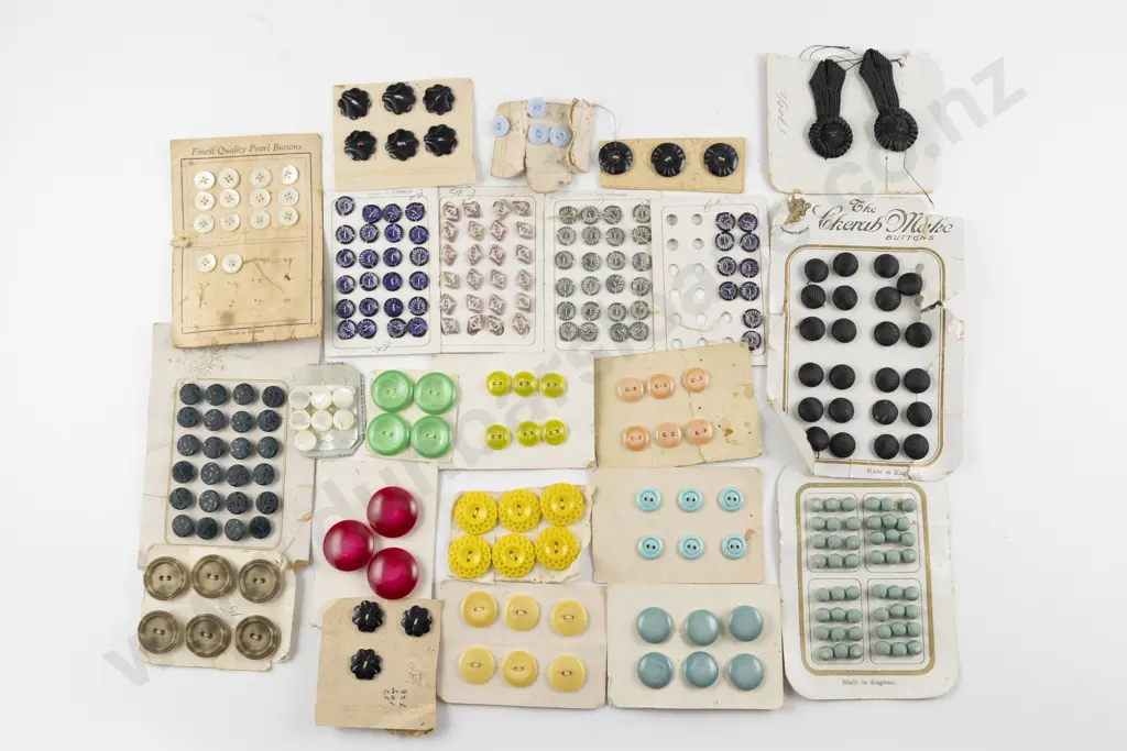 Collection Various Buttons on Full & Part Cards Image 1++