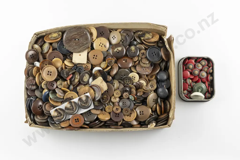 Collection Vintage Plastic Horn & Various Coat & Shirt Buttons Image 1++