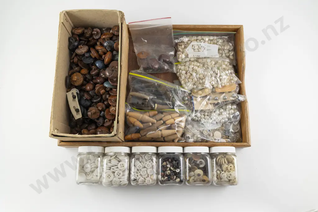 Collection Various Pearl Buttons Glass Shirt Buttons & Leather Buttons Image 1++