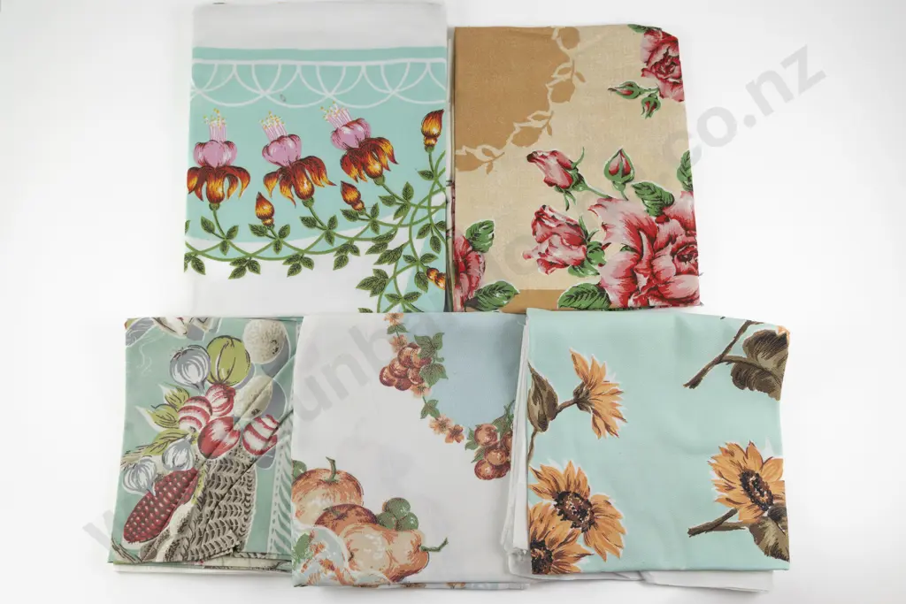 Six Mid C20th Tablecloths Image 1++