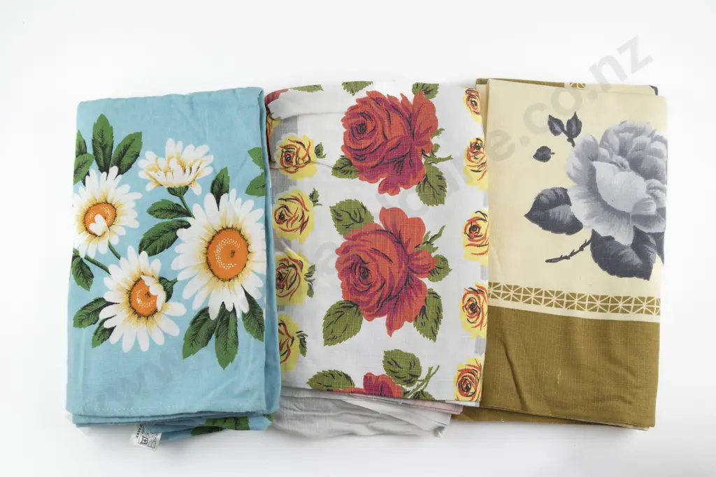Three Mid C20th Tablecloths Image 1++
