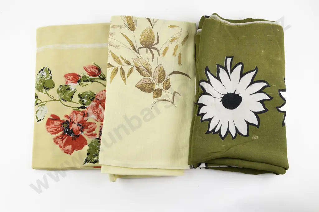 Three Mid C20th Tablecloths Image 1++