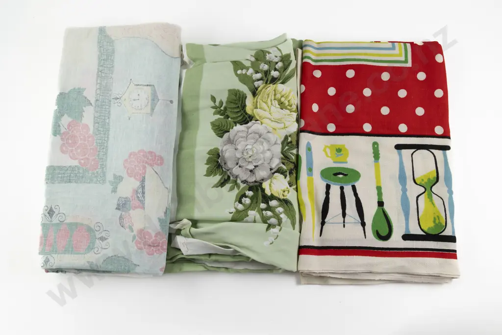 Three Mid C20th Tablecloths Image 1++