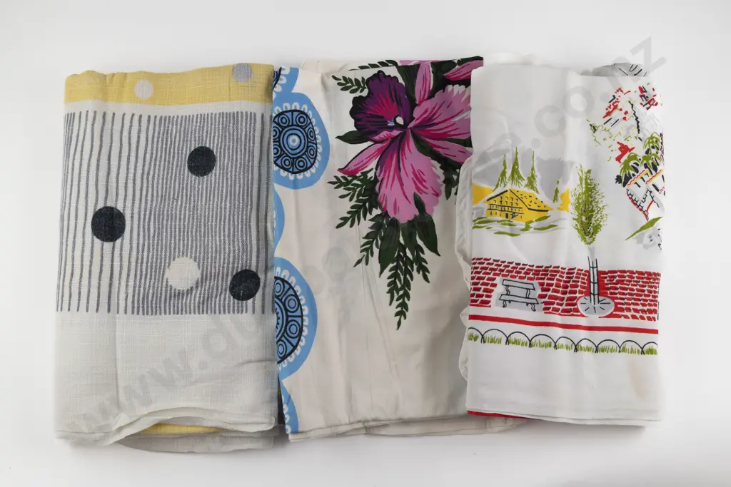 Three Mid C20th Tablecloths Image 1++