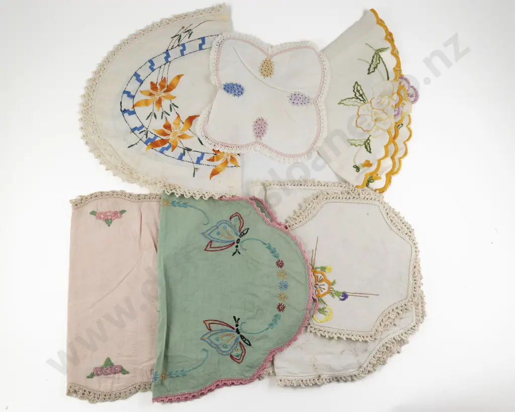 Six Vintage Embroidered Linen Tray Cloths & Sets Image 1++
