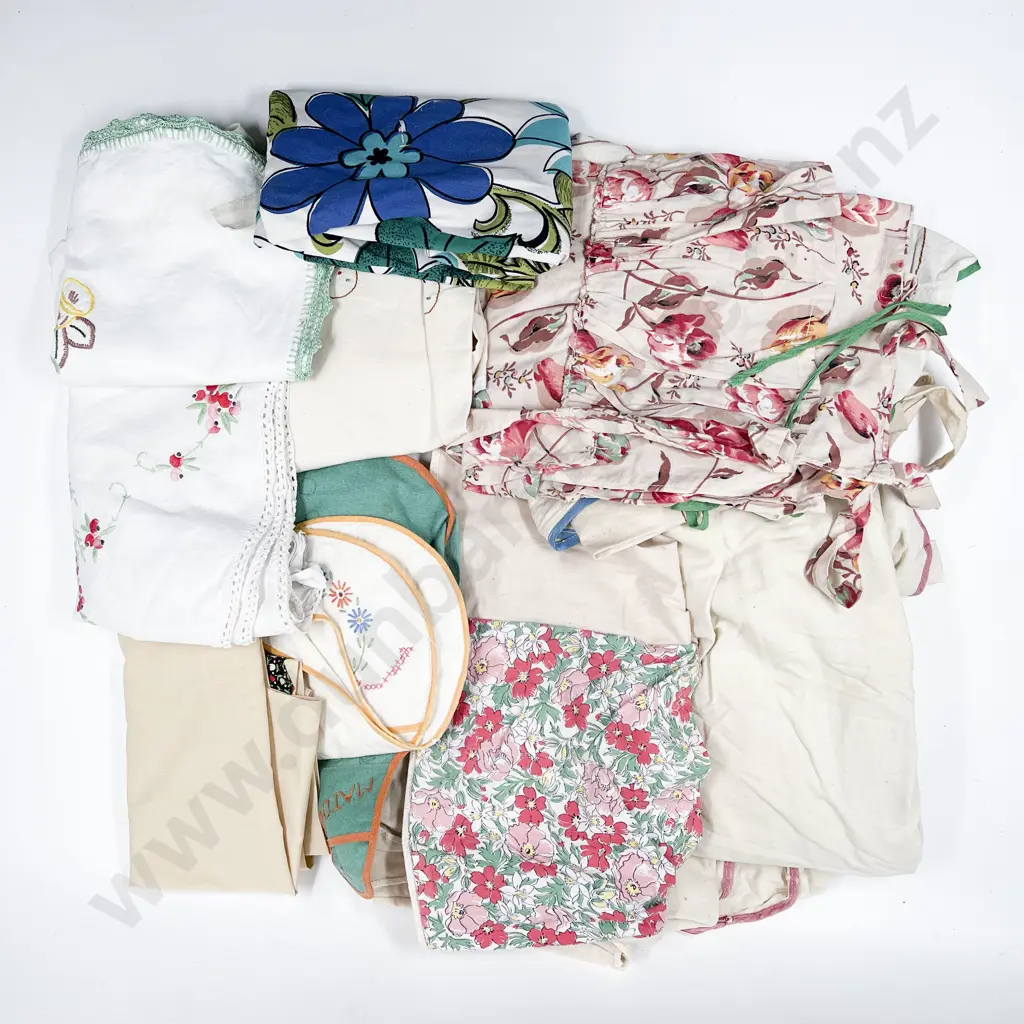 Collection Mainly Hand Embroidered Aprons & Two Pot Holders Image 1++