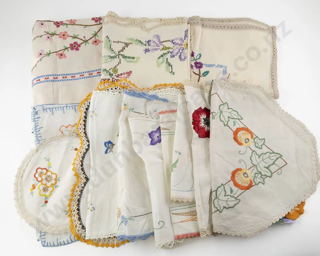 Three Vintage Tablecloths & Selection Doilies Image 1++