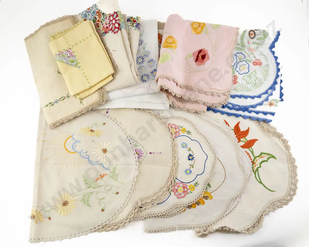 Four Vintage Embroidered Tablecloths & Selection Doilies Image 1++