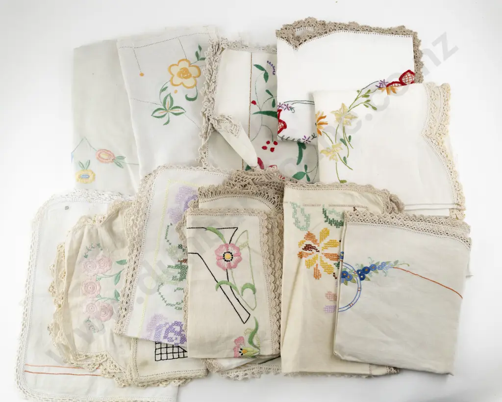 Four Vintage Embroidered Tablecloths & Selection Doilies Image 1++