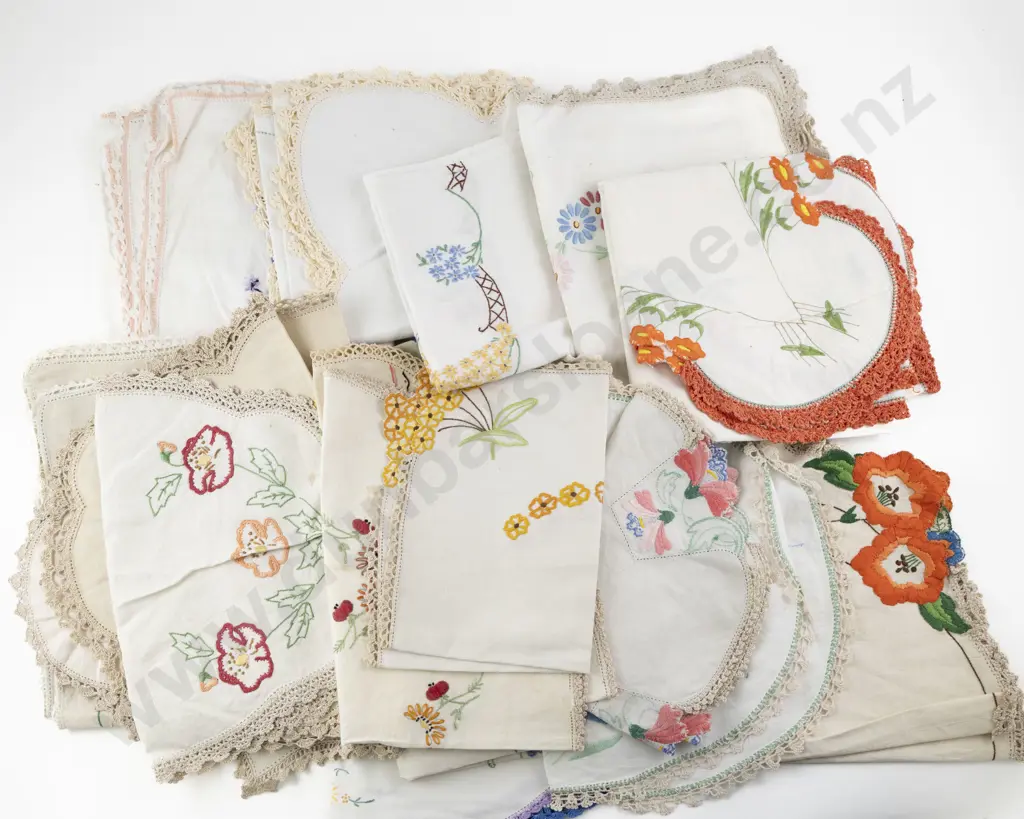 Four Vintage Embroidered Tablecloths & Selection Doilies Image 1++
