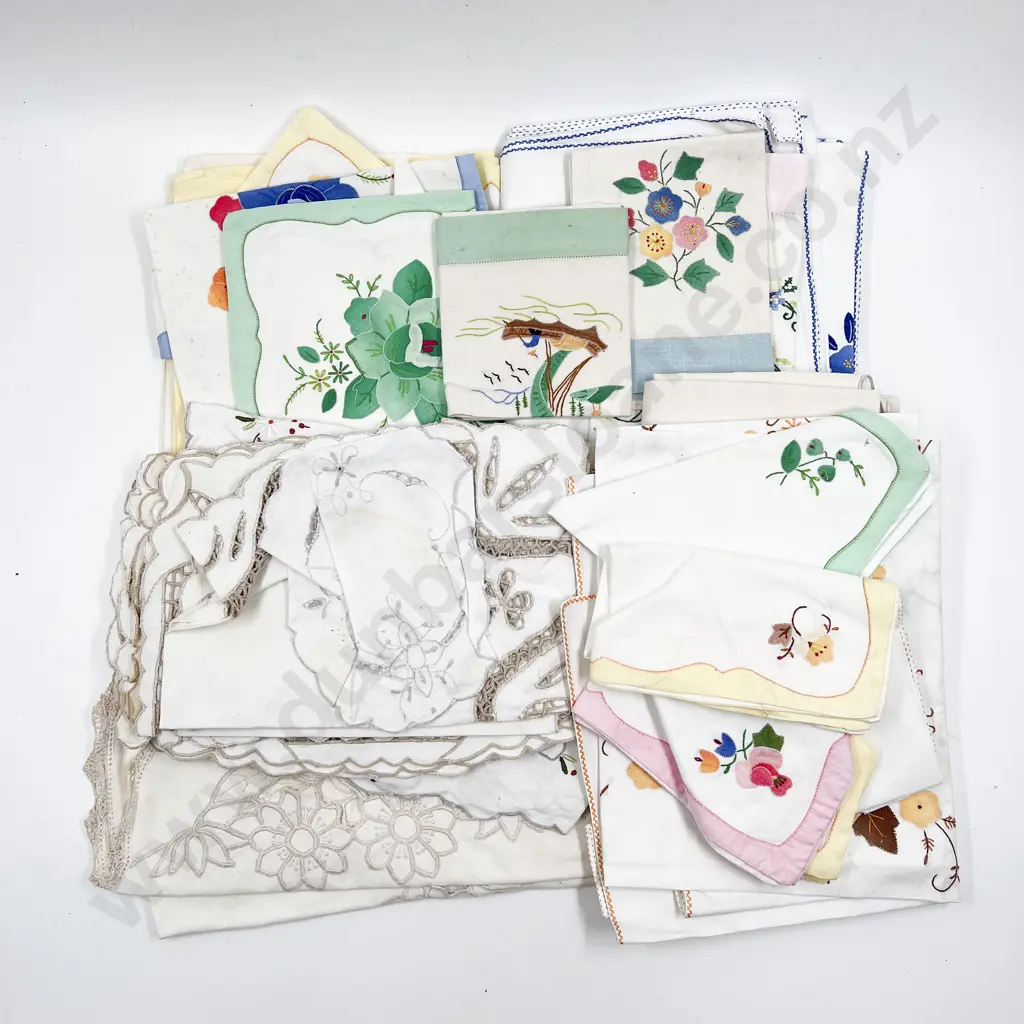 Various Machine Woven Table Covers Napkins & Doilies Image 1++