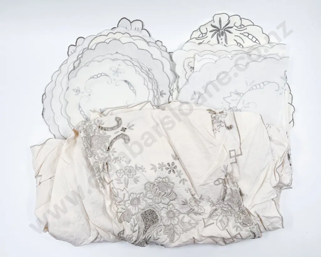 Selection Vintage Machine Woven Table Covers Napkins & Doilies Image 1++