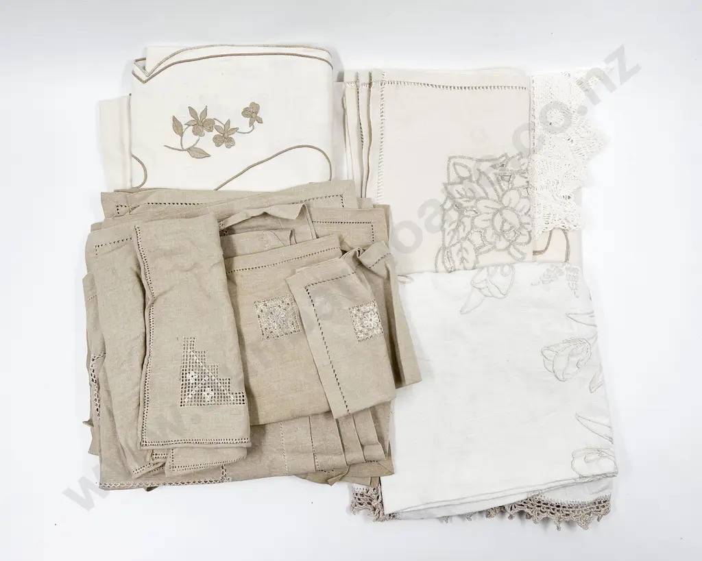 Selection Vintage Machine Woven Table Covers Napkins & Doilies Image 1++