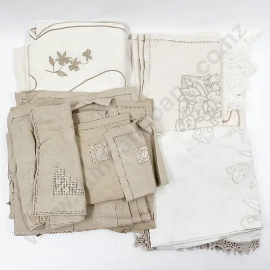 Selection Vintage Machine Woven Table Covers Napkins & Doilies