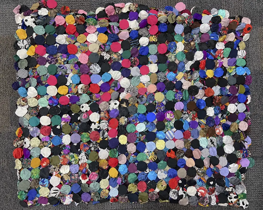 C1970s Synthetic Material YoYo Quilt Image 1++