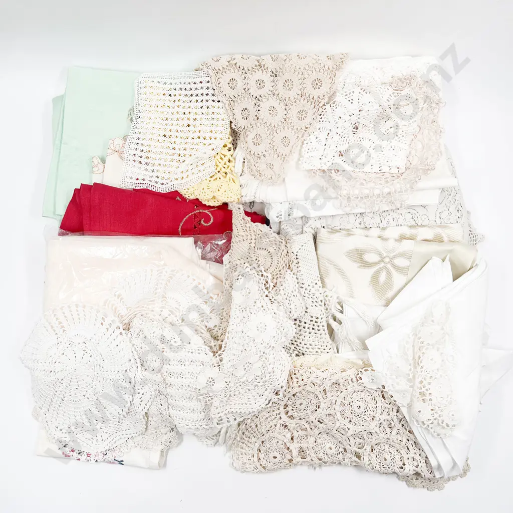 Selection of Assorted Vintage Linens Image 1++