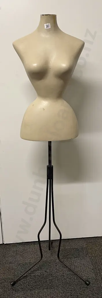 C1950s Composition Female Shop Mannequin Image 1++