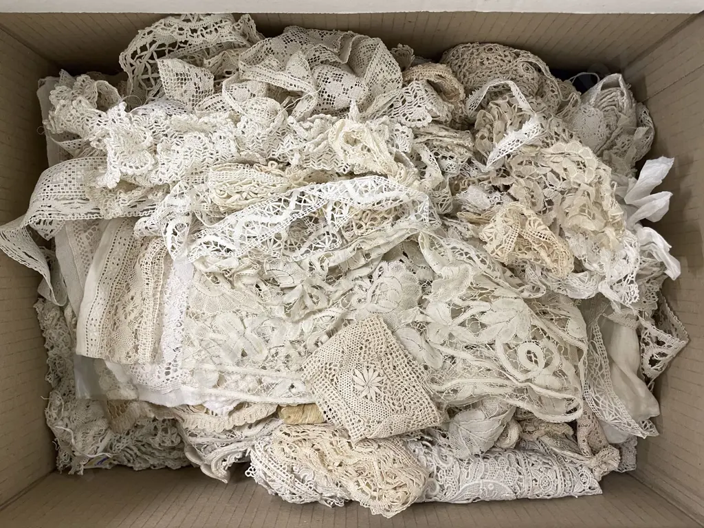 Good Collection Antique Lace Pieces Image 1++