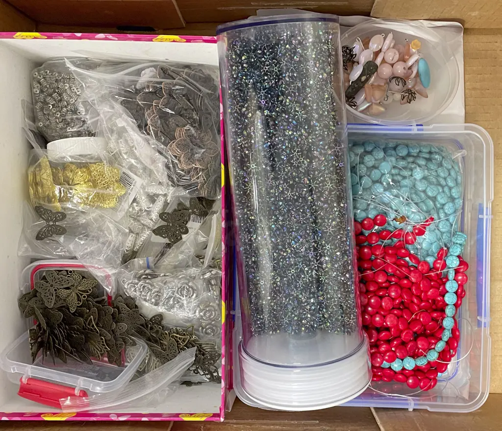 Collection Jewellery Metal Fittings and Loose Beads Image 1++