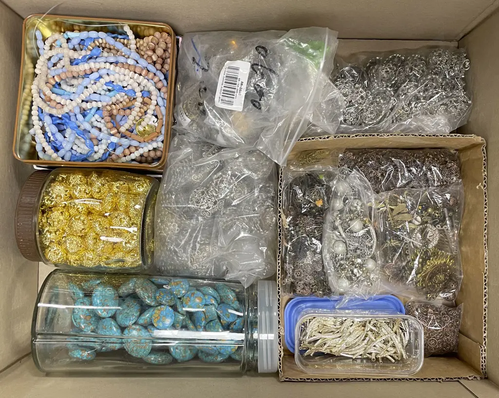 Collection Jewellery Metal Fittings and Loose Beads Image 1++