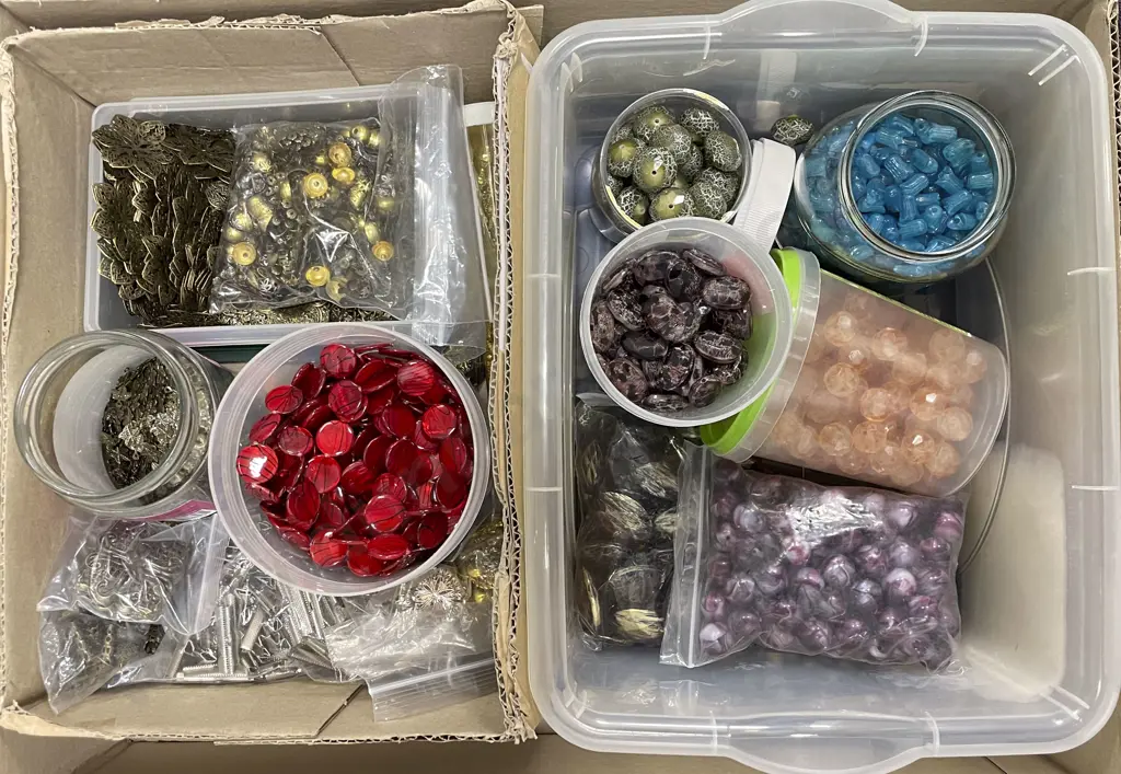 Collection Jewellery Metal Fittings and Loose Beads Image 1++