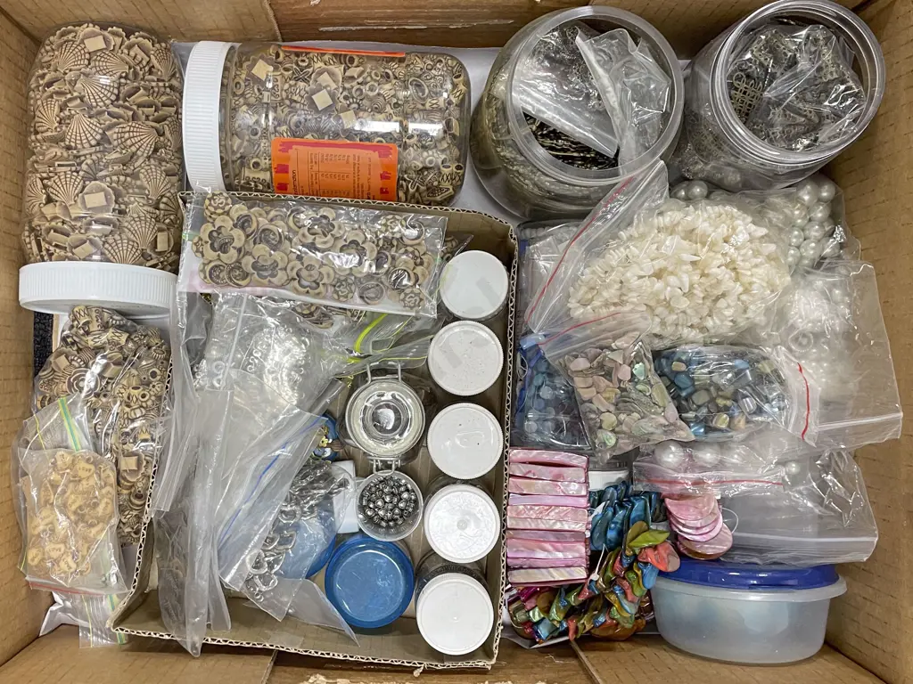 Collection Jewellery Metal Fittings and Loose Beads Image 1++