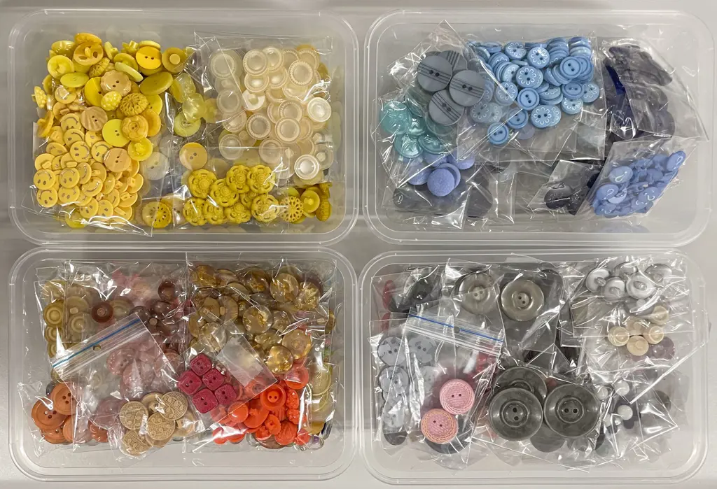 Qty Vintage Buttons Image 1++