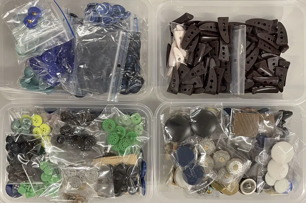 Qty Vintage Buttons Image 1++