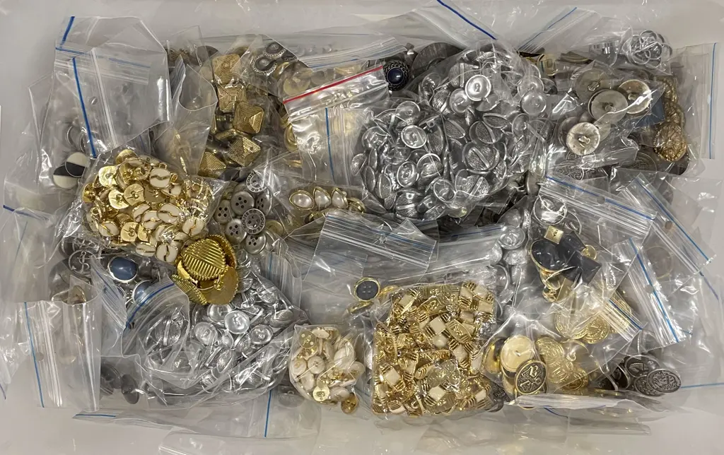 Qty Vintage Metal Buttons Image 1++