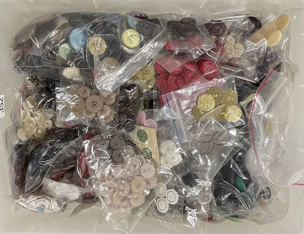 Large Qty Vintage Buttons Image 1++
