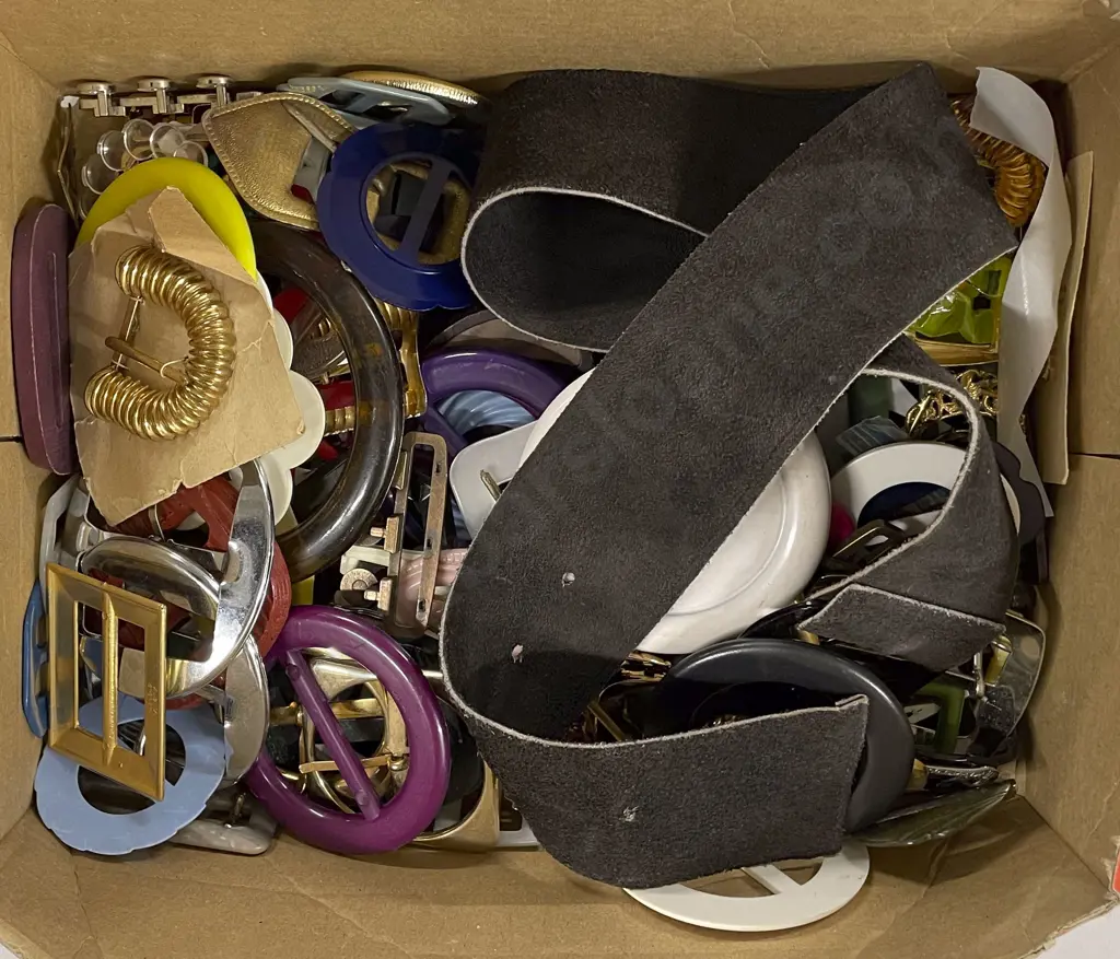 Qty Vintage Assorted Belt Buckles Image 1++