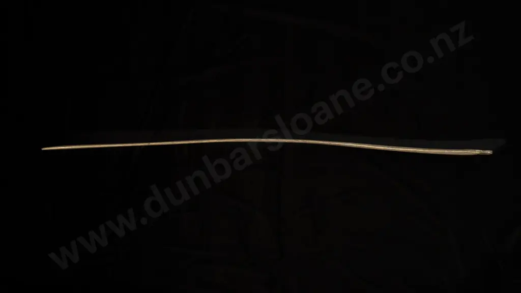A Rare And Important 19th Century Whalebone Hoeroa Image 1++