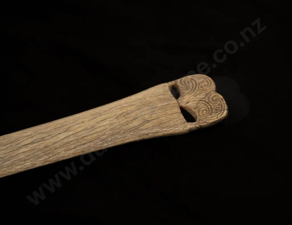 A Rare And Important 19th Century Whalebone Hoeroa Image 1++