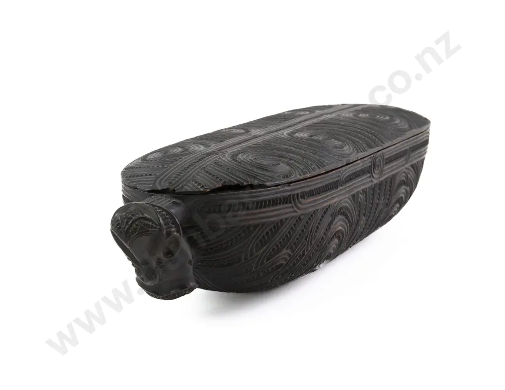 A Fine Early 19th Century Waka huia (Treasure Box) Image 1++